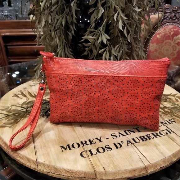 New CHICO's Pippa Perforated Medallion Reptile Embossed Clutch Burnt Orange - Picture 1 of 7